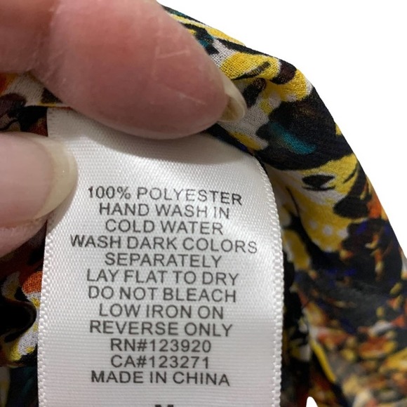 New LA Made top blouse geometric pattern shear size Medium short sleeve - Picture 8 of 8